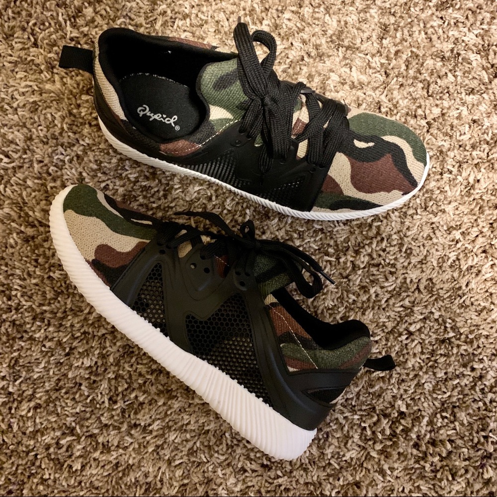 Camo sneaker